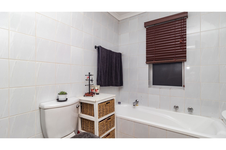 2 Bedroom Property for Sale in Bloubergrant Western Cape